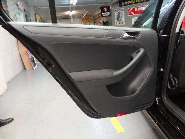 Volkswagen Jetta 2011 photo 38